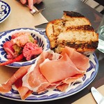 Marta - 前菜。ナマハムビンボー！