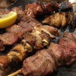 やきとん 木々家 - やきとん盛り合わせ6本入り¥890（タン ハツ カシラ レバー シロ  と なんだっけ？）