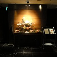 THE DINING シノワ唐紅花＆鉄板フレンチ蒔絵 - エレベーターを降りると…