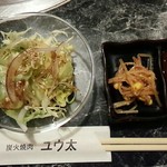 Sumibiyakiniku Yuuta - セットのサラダ、キムチ&ナムル