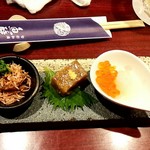 魚酔庭 - お通し
      さといもがほんのり甘くて、沖アミが香ばしい、菜の花がシャッキリほろ苦いくて繊細