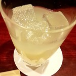 魚酔庭 - おろし柚子ロック
      甘苦で爽やかな柚子の香り
      食前酒に最適！