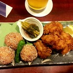 魚酔庭 - 丸いのがエビしんじょう　絶対！食べて！！これ美味しくて１００個食べられる！
      付け合わせの甘酸のわさびの茎かな？これは何だ！さっぱりしてシャキシャキしていい香りとほのかにわさびの辛みがクセになる！