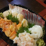麺哲支店 麺野郎 - 刺身盛り(赤海老、帆立他)