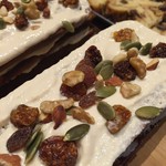 Organic Cafe ゆきすきのくに - ズッキーニのケーキ　豆乳クリームとナッツ入り（800円~)