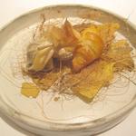 ロドラント ミノルナキジン - アミューズ（ブーダン・ノワール入り巾着？、チョリソー入りミニクロワッサン）