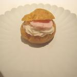 ロドラント ミノルナキジン - ペシャメルソースとハムをはさんだシュー