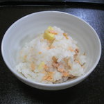つる幸 - 鮭と栗の炊き込みごはん。