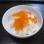 つる幸 - いくらをのせて鮭の親子丼