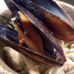 大衆酒場 文太 - お通し　ムール貝