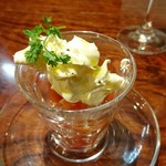 FERRAGOSTO - トマトのマスカルポーネチーズ乗せブラッドオレンジサラダ。