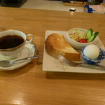 ポンポンマム - ブレンドコーヒーとモーニングサービス