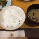 かわもとおとぎ館 - 宿泊セットの夕食。しじみ味噌汁、高菜漬け、ごはん