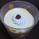 たまご屋 - ストロベリープリン（170円）。