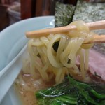 横浜ラーメン 武蔵家  - 酒井製麺