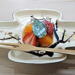 祇園 川上 - 『デザート』～!! イチゴとみかん、粉糖をかけたミントの葉添え～♪(*^O^*)