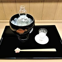 祇園 川上 - 『冷酒 特別純米 越乃景虎』～!!  新潟県長岡市の『諸橋酒造』が蔵元のお酒で、森の湧き水（全国名水百選に指定）で仕込んだお酒～!! 口当たりが良く、心地よい舌触り、スーっと喉元を過ぎていく滑らかな喉越し～♪( ^o^)ﾉ