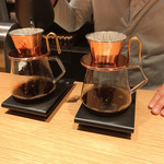 KOFFEE MAMEYA - ハンドドリップ中