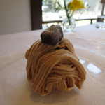 クラリタ ダ マリッティマ - ナッツのジェラートをしのばせたモンテビアンコ