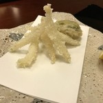 懐石 辻留 - 魚を立てる様な立体的な盛り付け