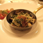 レストラン山崎 - 帆立貝とキノコの香草バター焼