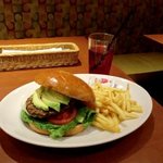 ウルフギャング・パック エクスプレス - パックバーガーにアボガドトッピング