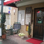 レストラン山水 - 駅方面から写す