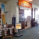 丘珠キッチン - 店舗前；通路の右手は壁を挿んで制限区域(搭乗待合室)です @2017/03/26