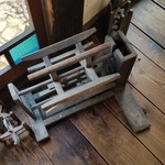 ろくざん亭 - なんだか昔の道具がたくさん飾られてます