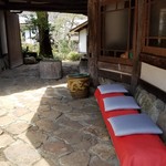 ろくざん亭 - お店の入口前の様子