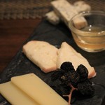 サラマンジェ ド ヨシノ - 　デザート一皿をチーズに替えていただきました