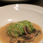 サラマンジェ ド ヨシノ - 　フォアグラを春キャベツにつつんで