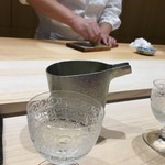 THE ARAKI - クリスタルを混ぜる前の昔のグラスなので、厚みがありエッチングが深く刻まれます