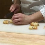 THE ARAKI - 生麩の中心にフォアグラを詰め、揚げたものを半分に