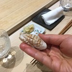 THE ARAKI - ブリの炙りは手渡し