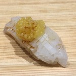 THE ARAKI - ヤリイカは細かい格子を入れ、ゴールデン・キャビアを乗せる