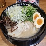 元祖博多中州屋台ラーメン 一竜 - 「ネギチャーシューメン (1080円)」＋「半チャーハンセット (+300円)」＋開店記念の「味付玉子」