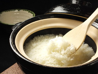 h Koube Teppanyaki Hachiemon - 炊きたて土鍋ご飯、ちょうどお肉の頃に炊きあがってます。