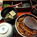 あつた蓬莱軒 松坂屋店 - ひつまぶし お吸い物には蓬の文字の湯葉