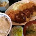 両苑 - とんかつ定食  750円