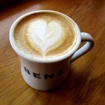 ベンチ コーヒー - カフェラテ！