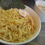 支那そば ほぬや - 「亀正式つけ麺」（大：麺３００ｇ　８００円）。麺は極太麺。