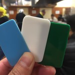 少なめ＋肉増し＋生卵の食券。たまーに待っている間に「食券見せて下さーい」と言われることがある。。。今回は見せていたもののなにも言われず（笑）