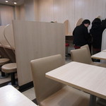 64492532 - 仕切りがある席が多数！