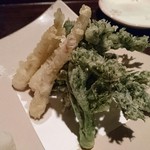 食楽酒房 花蔵 - 姫竹の子とわらびの天ぷら