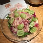 季節料理かたやま - マスカット入りのサラダ