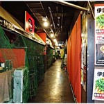 アンチエイジングレストラン 薬膳ラーメンドラゴン - 日曜昼間は他のお店がみんな休んでてちょっと入りづらい雰囲気…