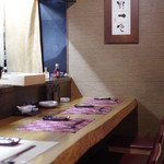 酒肆 野一色 - 磨き上げられた店内