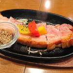 日本酒バル YODARE - 熱々鉄板　厚切りベーコンステーキ