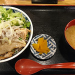 Totogura Nemuro - 柔らかハーブ豚のトン丼定食